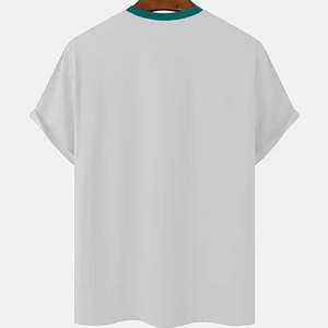 Camiseta de Hombre con Bloques de Color, Manga Corta, Cuello Redondo, Tejido de Punto, Corte Regular, Casual, Verde con Detalles en Blanco - Product Image 3