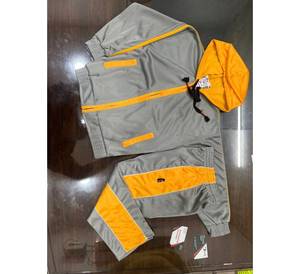 Survêtement scolaire avec logo personnalisé, design et taille sur mesure, vêtements pour maternelle, style élégant, matière de haute qualité. - Product Image 1