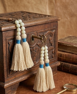 Ornement suspendu en coton avec pompons, style rustique, franges perlées, décoration intérieure, salon, utilisation en intérieur - Product Image 1