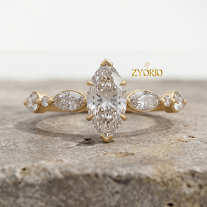 แหวนหมั้นและแหวนแต่งงานเพชรทรงมาร์คีส์ 0.82 กะรัต พร้อมเพชรทรงมาร์คีส์และทรงกลมด้านข้าง เงินแท้ 925 - Product Image 2