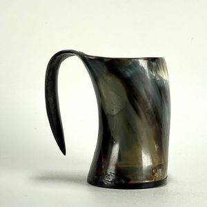 Tasse à vin en corne de buffle naturelle, faite à la main, durable, style Viking, sculptée, imitation antique, avec base en bois, idéale pour le vin et la bière - Product Image 3