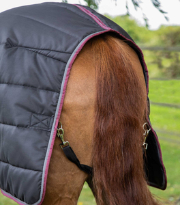 Mantas para Caballos de Nailon de Primera Calidad Hechas a Medida, Resistentes e Impermeables, con Solapa Cruzada para la Cola, al Mejor Precio - Product Image 5