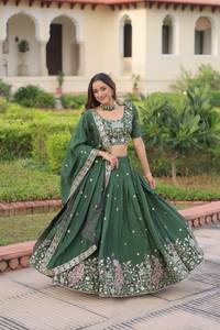 Lehenga Choli Dupatta de seda con bordado de diseñador indio, el más vendido, listo para usar, traje de fiesta y boda con vestido de seda. - Product Image 4