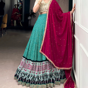 Hermoso vestido de novia con estampado de motivos dorados, lehenga choli y dupatta para fiesta, lehenga que brilla con lujo. - Product Image 1