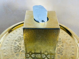 Cubierta para Caja de Pañuelos Cuadrada de Metal con Acabado Dorado Martillado, Elegante Soporte de Mesa Ideal para Restaurantes, Mesas de Hotel y Eventos - Product Image 2