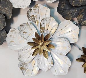 Decoración de Pared de Metal con Flores, Arte Decorativo de Pared Hecho a Mano con Forma Irregular para Interiores del Hogar - Product Image 5