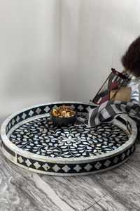 Plateau de service et de rangement haut de gamme en nacre incrustée, mosaïque de coquillages irisés faite à la main, organisateur élégant pour repas et luxe - Product Image 2