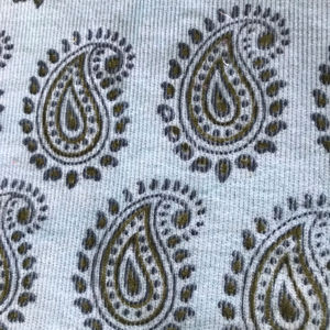 Tela de algodón india estampada a mano con diseño de paisley y buti sobre base natural |   Textiles Artesanales Indios - Product Image 2