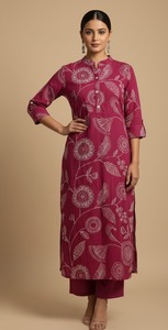 Kurti Moderno para Mujer, Estilo Kurta de Algodón con Estampado Floral y Minimalista para Verano, Disponible a Precio de Exportación - Product Image 2