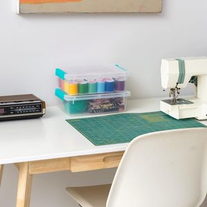 Confezione da 6 da 2 Qt. Contenitori per Artigianato con Coperchio Prodotti negli USA, Piccoli Contenitori in Plastica con Clip, Organizer per Bin Sensoriali - Product Image 3