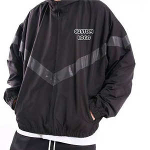 Ensemble deux pièces personnalisé avec logo imprimé réfléchissant, survêtement unisexe en nylon, coupe-vent, ensemble court, survêtement de course en plein air, sweat à capuche zippé - Product Image 4