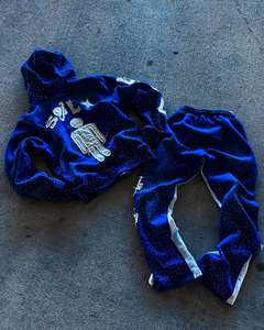 Ensemble survêtement homme streetwear personnalisé, comprenant un sweat à capuche zippé surdimensionné à strass et un pantalon de survêtement baggy, avec broderie de patchs et effet délavé à l'acide - Product Image 4