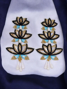 Pendientes Bordados con Diseño de Flores Coloridas, Joyería de Moda, Cuentas de Semillas, Hechos a Mano por MD HANDICRAFTS - Product Image 4