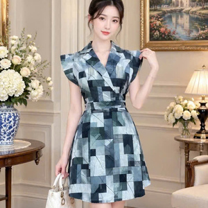 Robes plissées élégantes à fleurs pour femmes, taille naturelle, coupe ajustée, sans bretelles, en mousseline, décontractées, lavables, prix d'usine, personnalisables - Product Image 1