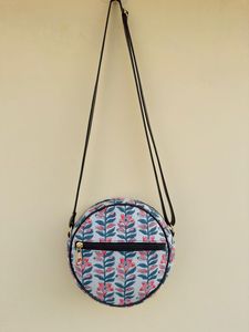 Sac bandoulière léger et pliable en pur coton, durable, écologique, avec fermeture éclair, imprimé floral artisanal, style bohème, pour femme - Product Image 2