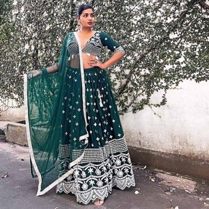 FANTAISIE GEORGETTE BRODERIE SEQUENCE TRAVAIL LEHENGA CHOLI AVEC DUPATTA VERT - Product Image 1