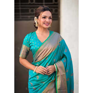 Sari de Seda Paithani Azul Cielo con Bordado Zari, Vestido de Club - Elite Weaves - Product Image 2