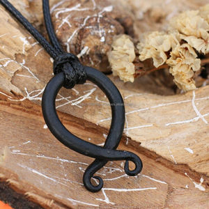 จี้รูปโทรลล์แบบไวกิ้งทำจากหนังมีสายบิดเป็นเกลียววงแหวนแขนยุคกลาง - Product Image 2