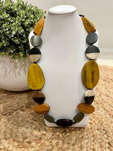 Natural Horn <b>Necklace</b> With Unique Color Variations Perfect For Creating Individual Fashion <b>Statements</b> And Trendy Jewelry Looks - Product Image 2