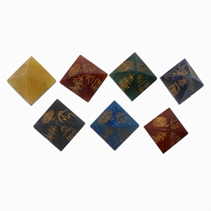 ชุดพีระมิดคริสตัลหินเจ็ดจักระพร้อมสัญลักษณ์เรกิสลักลาย - Product Image 2