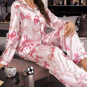 Conjunto de pijama de satén floral rosa para mujer, ropa de dormir sedosa con botones y manga larga - Product Image 3