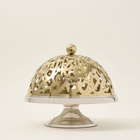 Support à gâteau de luxe en métal avec couvercle en dôme doré, plateau de service élégant sur piédestal argenté, présentoir décoratif pour desserts