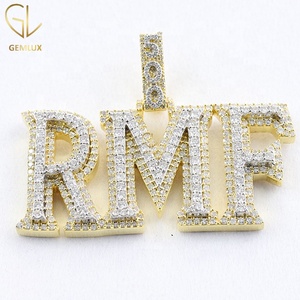 Pendentif lettre 3D Hiphop en plaqué or massif avec diamant Moissanite à trois rangées, design personnalisé pour hommes - Product Image 2