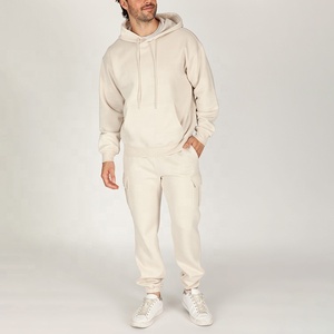 Ensemble survêtement et jogging cargo personnalisé avec logo pour homme – Tenue de sport élégante et décontractée - Product Image 1