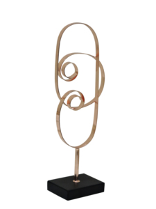 Escultura Contemporánea Abstracta de Aluminio en Forma de Cinta, Decoración Artística en Espiral de Metal Color Oro Rosa con Pedestal Negro para Hogar y Oficina Modernos - Product Image 3