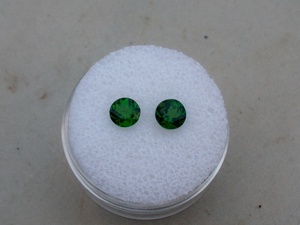 2 gemas redondas sueltas de diópsido cromado de 5 mm cada una para manualidades, joyería y coleccionismo - Product Image 2