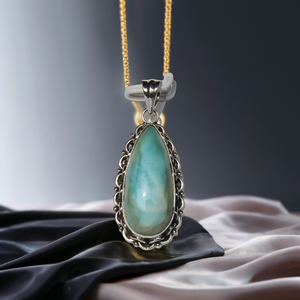 Colgante Artesanal de Plata de Ley 925 con Larimar Ovalado en Engaste de Cabujón, Estilo Bohemio, Amuletos de Piedras Preciosas de Artesanos Indios - Product Image 1