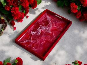 Plateau en bois rouge et résine époxy fait main, design géode, 3 tailles, cadeau de pendaison de crémaillère, art fonctionnel, plateau TV, cadeau pour hôte - Product Image 4