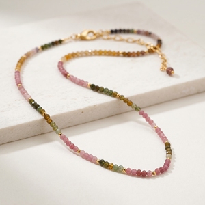 สร้อยคอประดับพลอยทัวร์มาลีนหลายเม็ด ดีไซน์มินิมอล ชุบทอง เงินแท้ 925 แบรนด์ Adore Jewels ทำด้วยมือจากพลอยธรรมชาติ น้ำหนัก 2 กรัม สำหรับผู้หญิง เหมาะสำหรับเป็นของขวัญ - Product Image 2