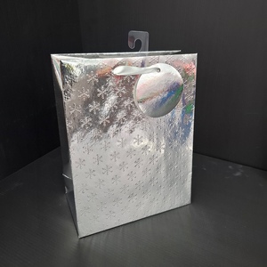 Grand sac cadeau en aluminium gaufré léger de qualité supérieure - Product Image 5