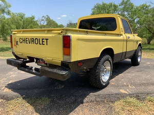 Vente en gros : Forte demande pour l'ancien modèle 1980 Chevrolet LUV 1.8L I4 Pick-Up Truck – PRÊT À EXPÉDIER – LIVRAISON 24/7 - Product Image 2
