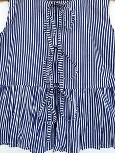 Blusa sin mangas a rayas azul marino estilo bohemio para mujer con lazo frontal, cuello redondo y diseño de peplum holgado acampanado - Product Image 5