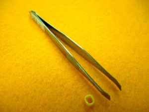 Pince à épiler DANKING DK-635 9 cm en acier inoxydable moderne à pointe inclinée pour le modelage des sourcils - Réutilisable et durable - Product Image 2