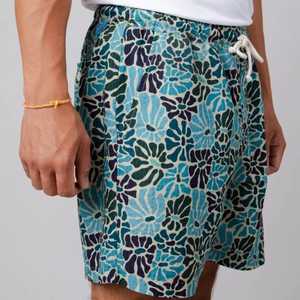 Shorts de plage pour hommes avec design personnalisé par sublimation, 100% coton, respirant, doux et en tissu uni. - Product Image 3