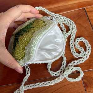 กระเป๋าใส่เหรียญทำมือประดับลูกปัด: ลายใบแปะก๊วย ดอกบัว ดอกเดซี่ และลายเค้ก - Product Image 4