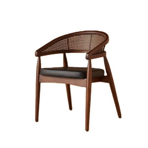 Chaise de salle à manger moderne en teck massif avec dossier en rotin naturel et assise en cuir pour appartement et hôtel, mobilier de luxe - Product Image 5