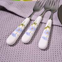 Ensemble de 4 petites fourchettes en métal classiques écologiques bleu ciel avec motif marguerites en céramique, en acier inoxydable, pour restaurant, fruits, desserts, occasions festives