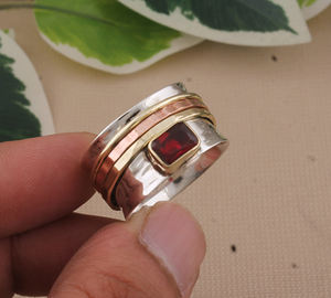 Anillo de Plata de Ley 925 con Granate Rojo Natural en Engaste Biselado, Joyería Boho para Mujer, para Bodas y Fiestas - Product Image 3