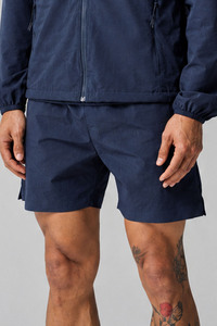 Conjunto de cortavientos con capucha de primera calidad para hombre, sudadera ligera con cremallera y pantalones cortos a juego para correr, senderismo y actividades al aire libre, conjunto de ropa deportiva para hombre - Product Image 5