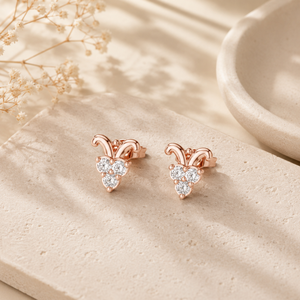Pendientes de mariposa en tono dorado elegante de 18 quilates con detalles de cristal brillante, joyería elegante para mujer para bodas, fiestas y uso diario - Product Image 1