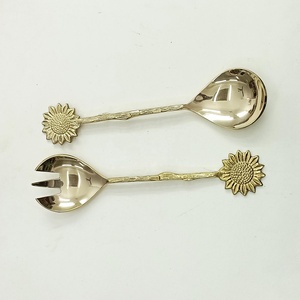 Laiton Tournesol Fin En Relief Poignée Or Couleur Salade Service Ensemble Naturel Poli Vaisselle Décoratif Alimentaire Sûr - Product Image 1