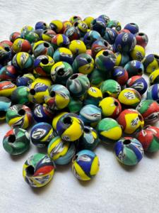 Perles de verre Krobo africaines en gros |   Perles en verre recyclé faites à la main |   Perles colorées en tube et perles rondes en boîte pour la création de bijoux - Product Image 5