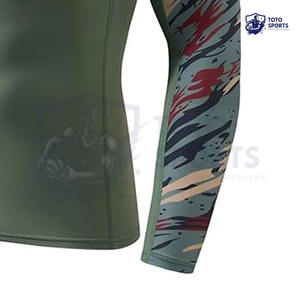 Chemise de compression professionnelle à manches longues, douce, respirante, coupe ajustée, confortable, légère, design personnalisé, rashguard pour homme - Product Image 6