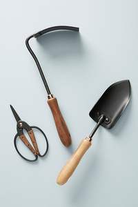Ensemble d'outils de jardin classiques avec manches en bois pour creuser, cultiver et entretenir les plantes - Product Image 3