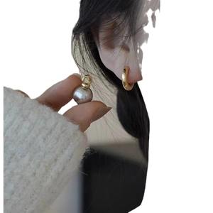 ต่างหูระย้าไข่มุกรูปกากบาทสุดอินเทรนด์ สไตล์หรูหราไฮเอนด์ พร้อมความรู้สึกจากธรรมชาติ - Product Image 5