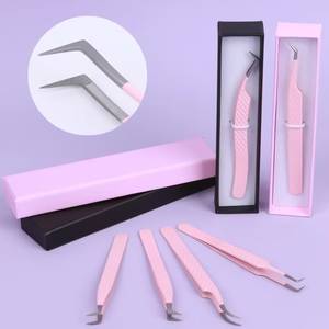 Ensemble de pinces à cils en acier inoxydable de précision, couleur rose, avec poignée texturée et emballage élégant pour une utilisation facile - Product Image 1